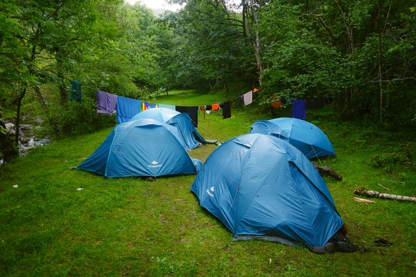 Découvrez les 10 campings incontournables en france dotés de parcs de jeux remarquables.